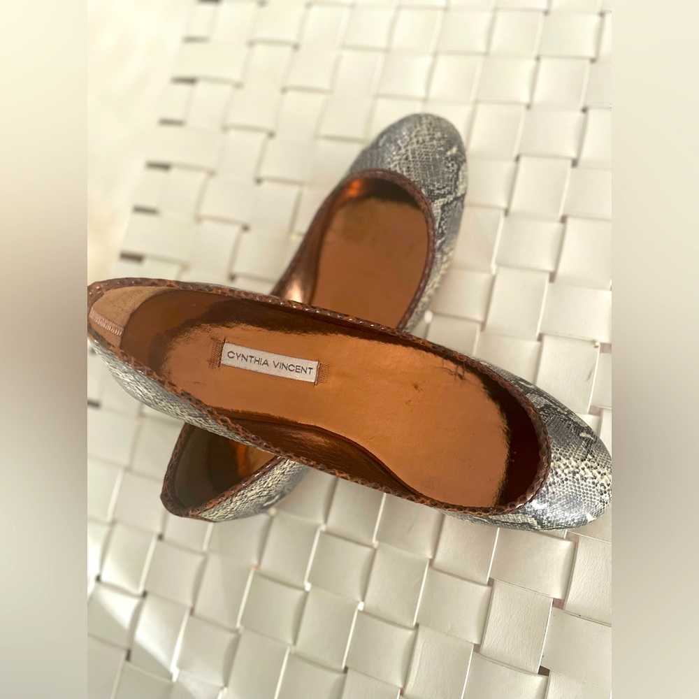 Cynthia Vincent Women's Sage Ballet Flats Leather Snake Size 9